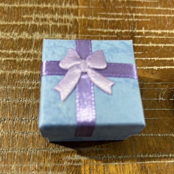 Blue Diamond Cubic Zirconia Ring size 7. New in gift box. - Picture 5 of 7